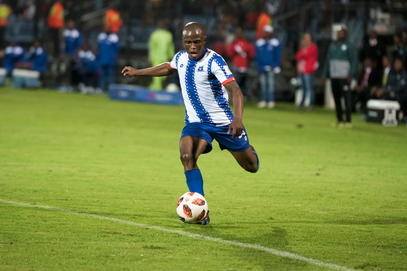 Mxolisi Kunene of Maritzburg United, crosses in the ball.
Match between Maritzburg United and Bloemfontein Celtic at the Harry Gwala Stadium on the 5th of April 2019 © Image: BOOGS Photography / Andrew Mc Fadden