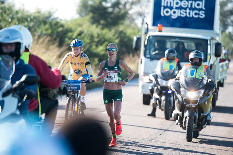 Gerda Steyn (RSA) on her way to winning and smashing the woman record at the 2019 Comrades Marathon that took place on 9 June 2019. Image: © BOOGS Photography / Andrew Mc Fadden
