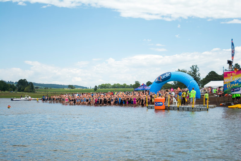 The Elite woman field, take to the water at the start of the 2016 Aquelle Midmar Mile, hosted at Midmar Dam. Photo: ©BOOGS Photography/Andrew Mc Fadden
