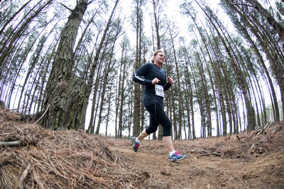 Molly-Gayle Valentine sweeps her way through one of the single track sections of the trail run - (c) Andrew Mc Fadden / BOOGS Photography